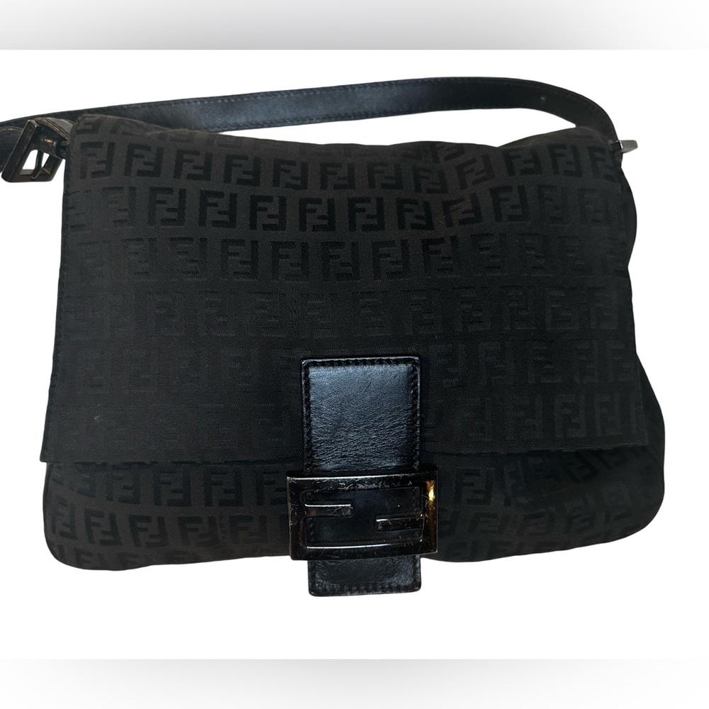 Fendi purse in black.
